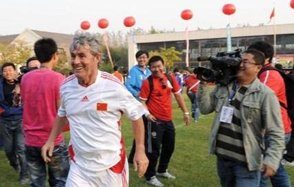 足坛巡礼：中国足球冲出亚洲是哪一年？(2)