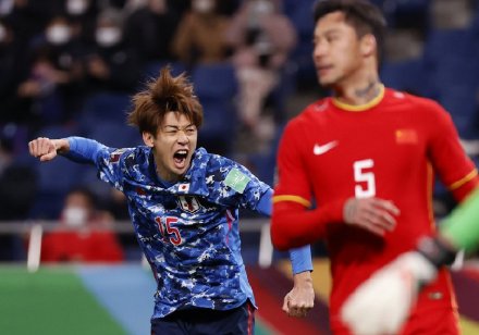 2-0赢国足！日本网友犀利嘲讽：你们的巴西人呢？赢得真没意思！(2)