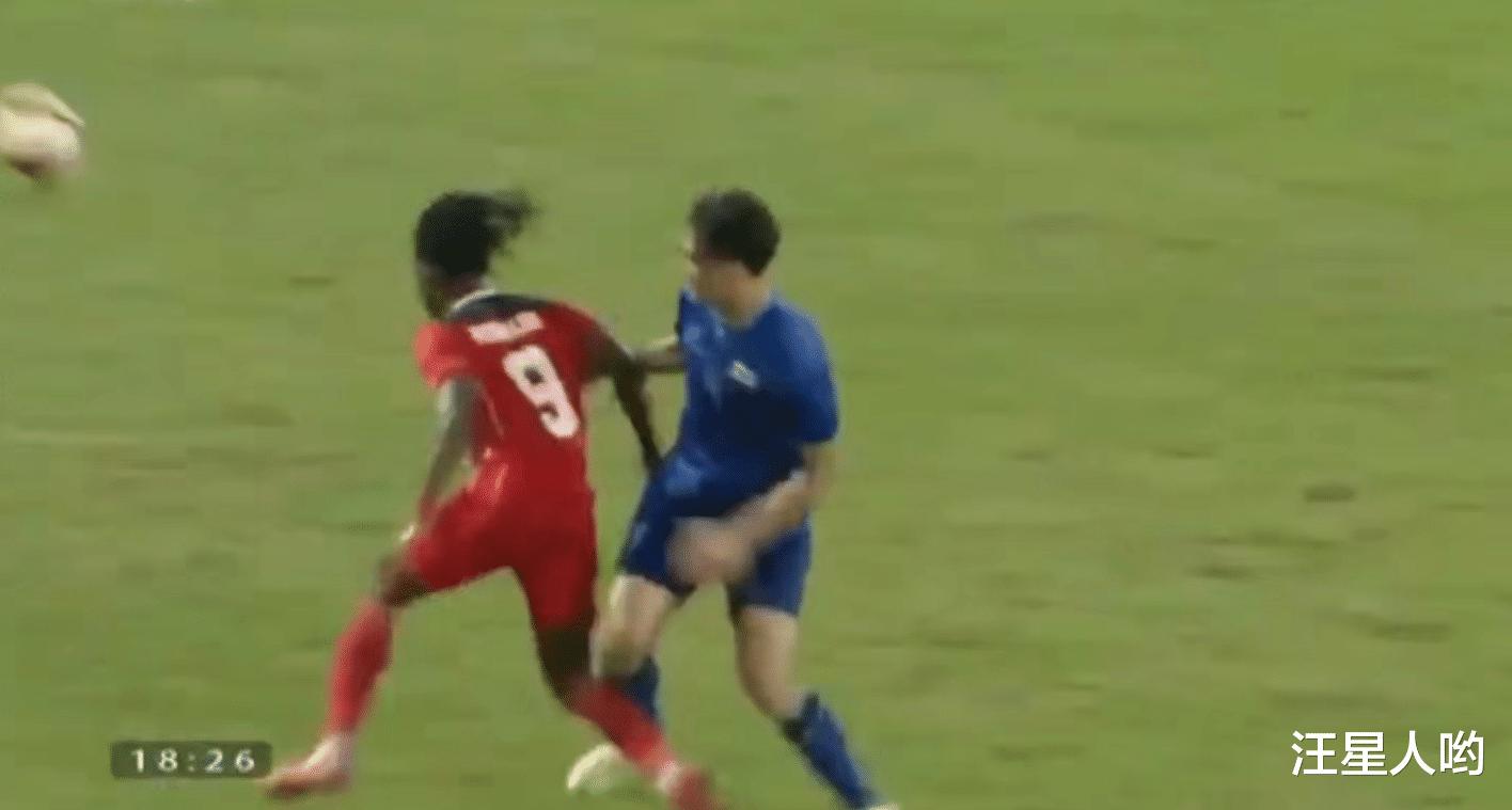 1-0！泰国U23绝杀印尼，挺进决赛，赛场争斗不断，全场4红11黄(1)
