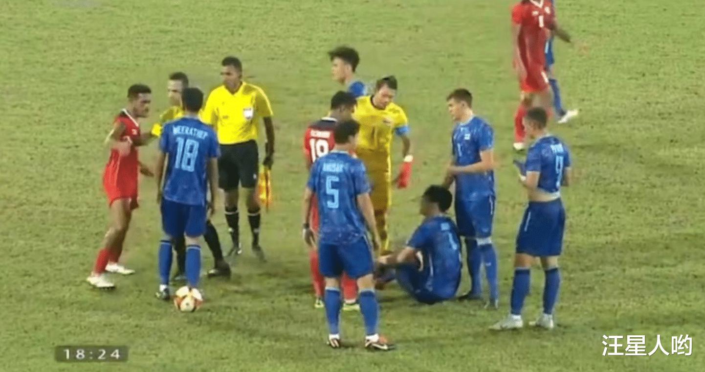 1-0！泰国U23绝杀印尼，挺进决赛，赛场争斗不断，全场4红11黄(3)