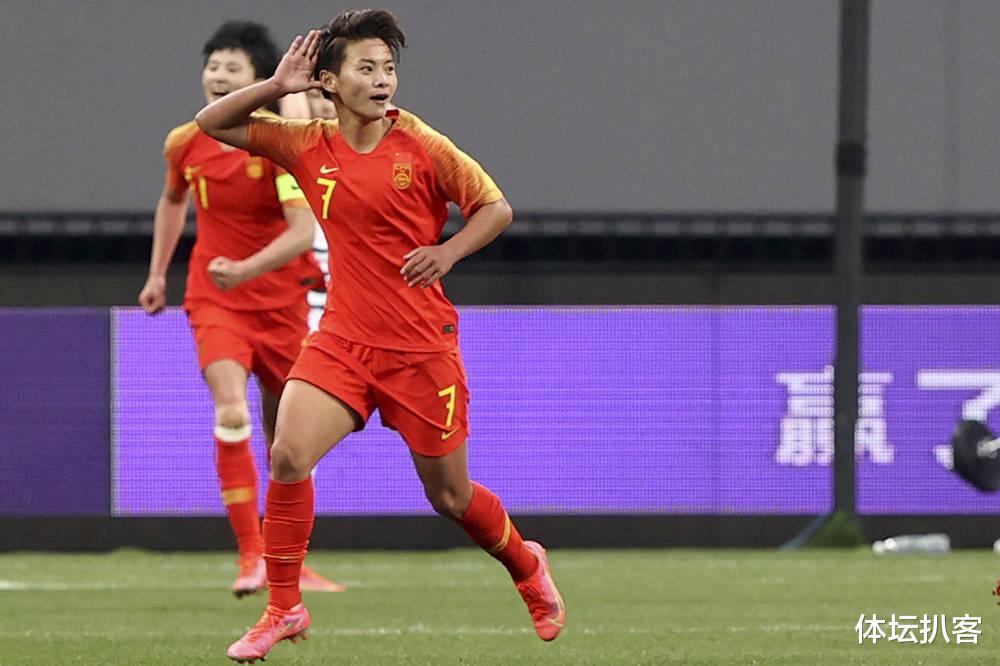 恭喜！27岁中国足坛巨星官宣赴英超留洋，亚洲第一人，闪耀欧冠！(4)