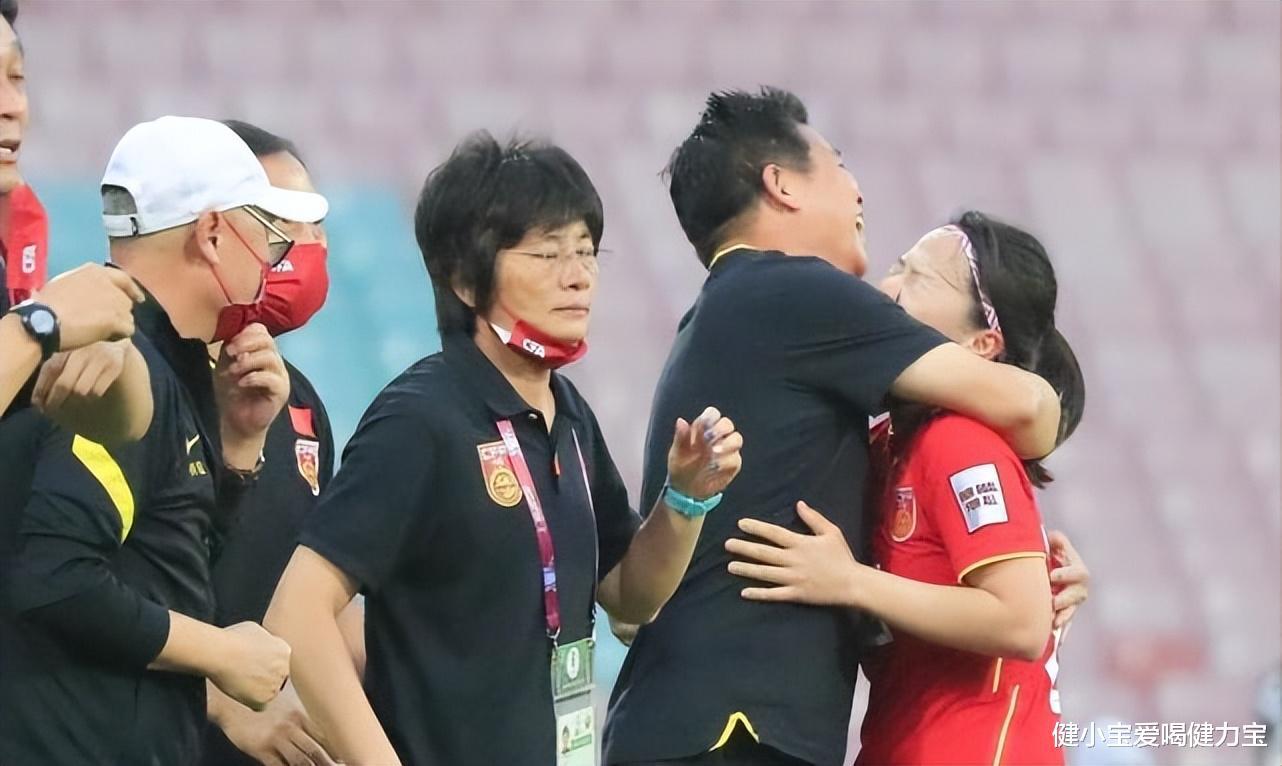官宣：恭喜中国女足！水庆霞再获帮手，区楚良加入女足教练组