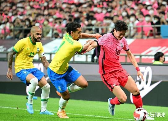 2-0！韩国队创历史，孙兴慜任意球破门笑了，4万球迷的见证！(1)