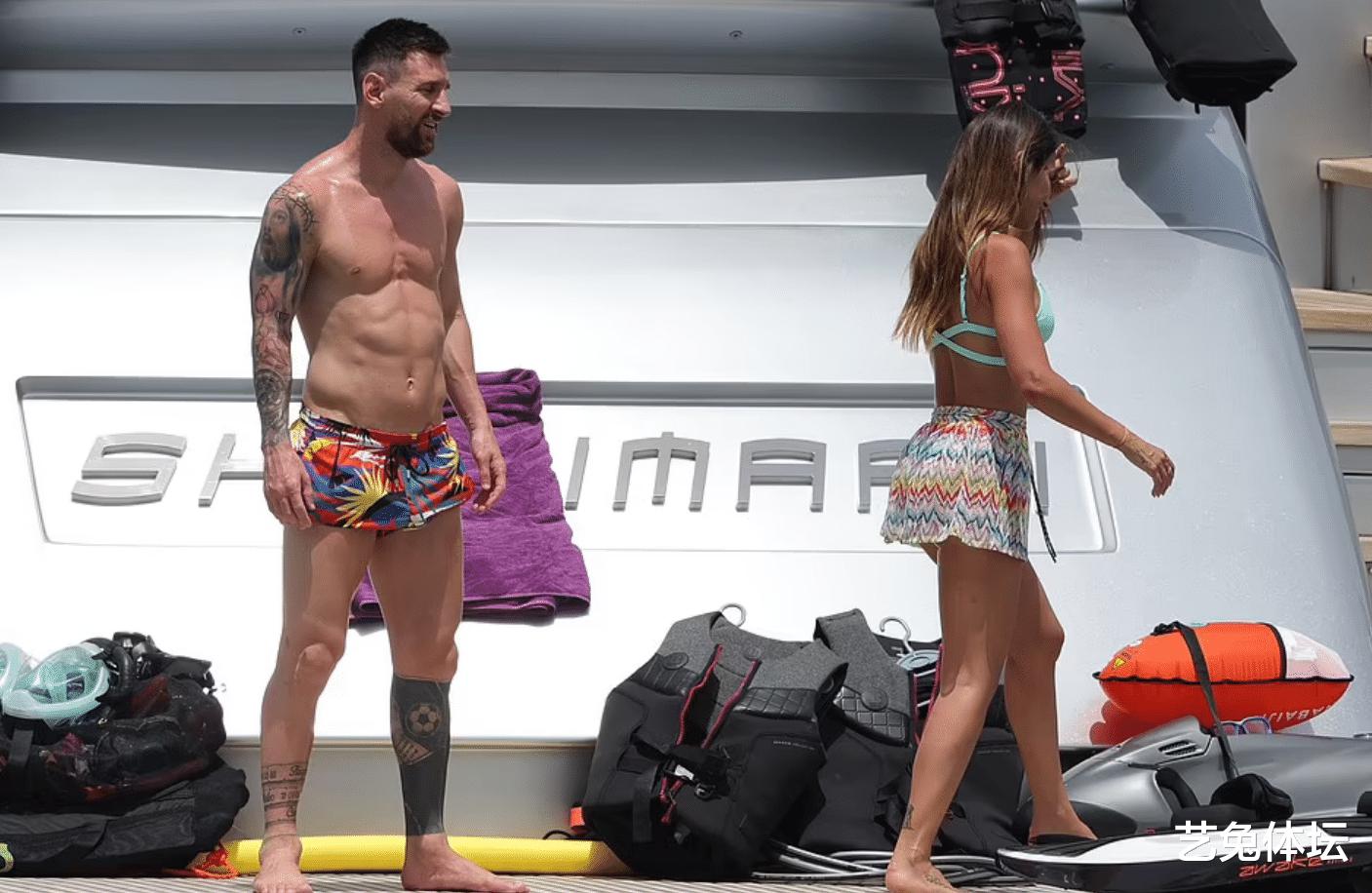 继C罗之后，梅西也带妻子海上度假，豪华游艇上展示火辣身材(10)