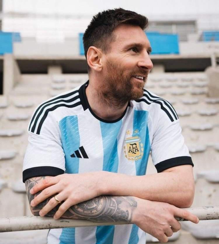 梅西身穿阿根廷世界杯战袍亮相，官网售价约790元(2)