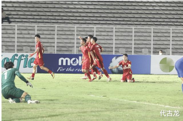 国足未来劲敌！东南亚U19青年锦标赛：越南1-1泰国携手进四强(2)