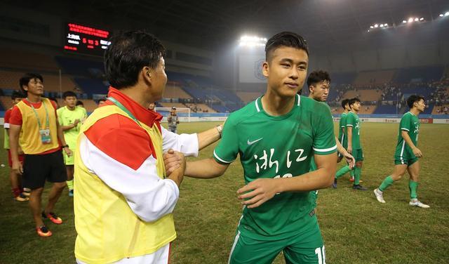 土炮之光，河南最佳球员黄紫昌和北京国安的张玉宁相比，谁更优秀(3)