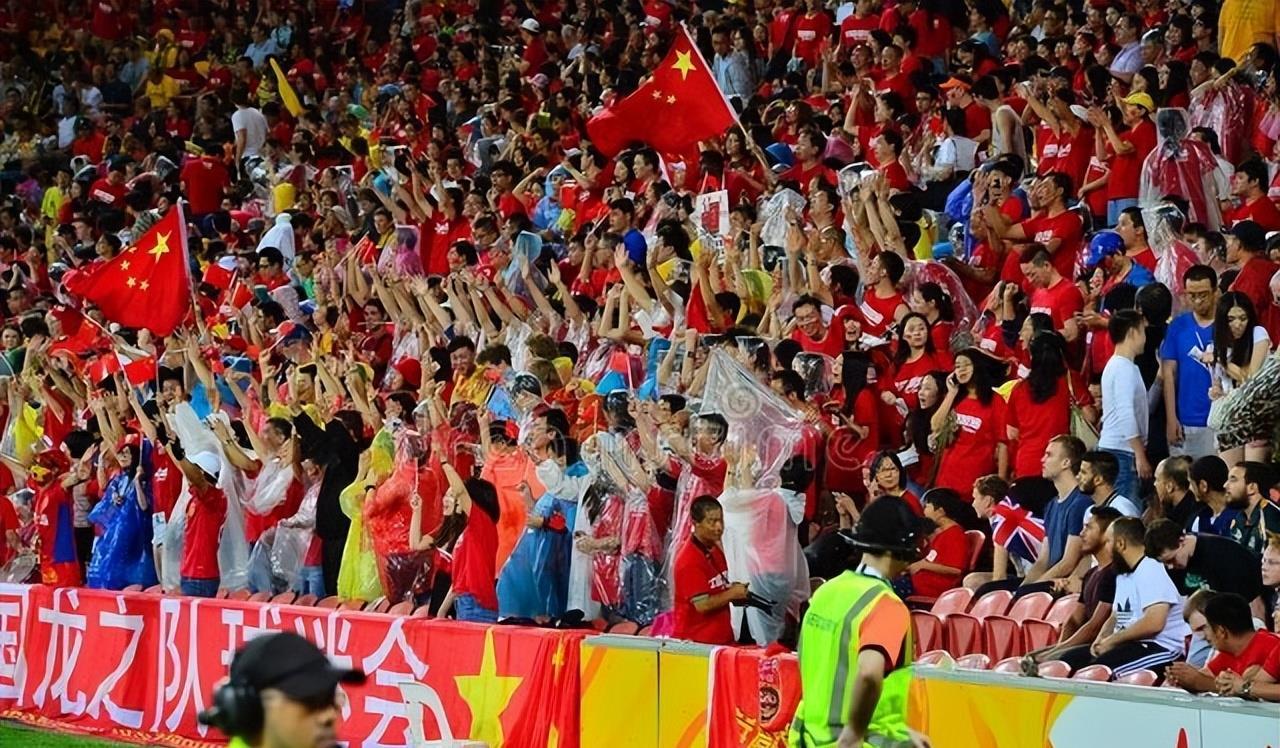 日媒：非专业人士毁掉中超球迷文化被摧毁殆尽，中国足球一地鸡毛(3)