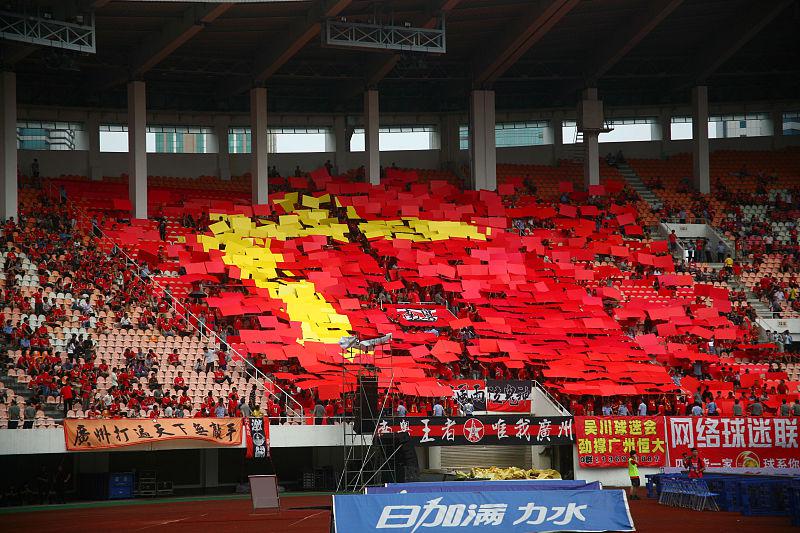 广州恒大球迷羞辱谢晖，没有足协的施舍，大连队能留在中超吗(2)