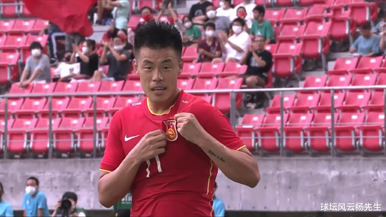 恭喜！谭龙破门立功！中国男足1比0战胜中国香港队获得季军(9)