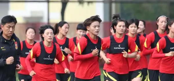 早上5点！中国女足传来振奋喜讯：日韩女足遭重大打击，球迷齐声点赞(5)
