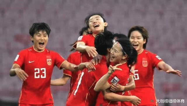 6-2！中国女足闪耀美国，半场4球+巴萨式配合，对手变迷妹求合影(3)