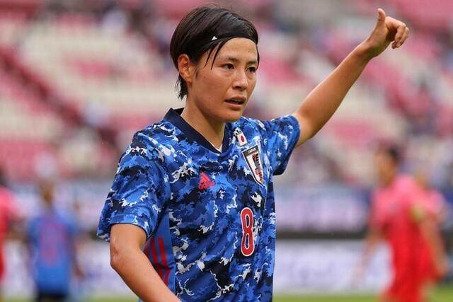 嘉宾点评东亚杯日本女足副队长 像球员版水庆霞？(2)