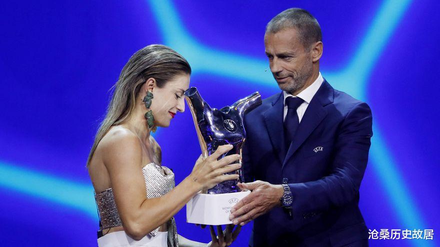 欧足联年度颁奖：超C罗得票纪录，本泽马当选欧足联最佳球员(3)