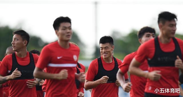 晚21: 00！韩乔生的最新言论引来了争议，粉丝们纷纷吐槽：中国足球是一场玩笑(3)