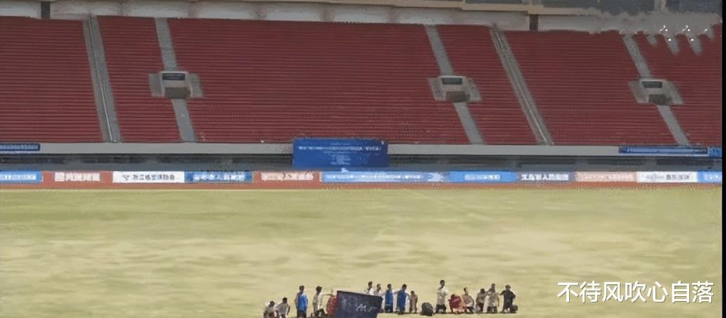 烂到根了，浙江U15足球赛小球员追打裁判，同学们被社会教育了(3)