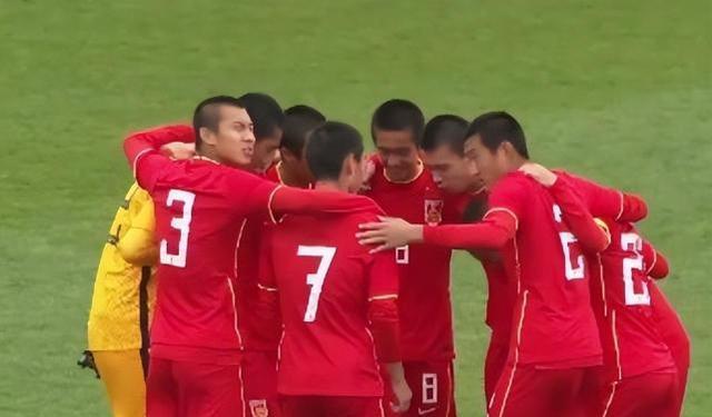 11-0！9-0！中国男足大爆发，发型统一，决战澳大利亚夺小组头名