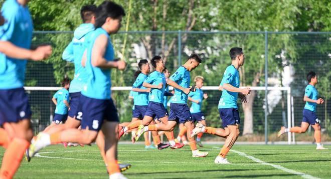 戈伟首球，济南夺冠！丹东0-0延边携手升中甲，2022赛季中乙落幕(5)