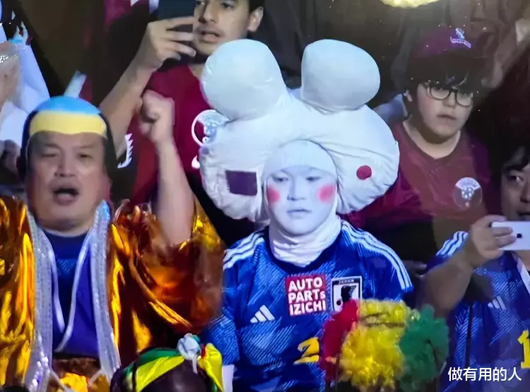 世界杯开幕式：演员个个狂野，吉祥物像馄饨皮，田柾国成最靓的仔(21)