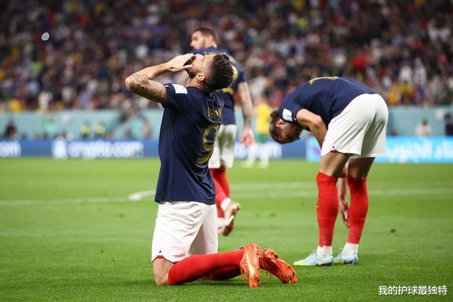 5分钟2球！法国逆境爆发：吉鲁轰世界杯首球，姆巴佩终于笑了(4)