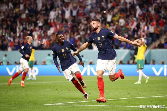 5分钟2球！法国逆境爆发：吉鲁轰世界杯首球，姆巴佩终于笑了(5)