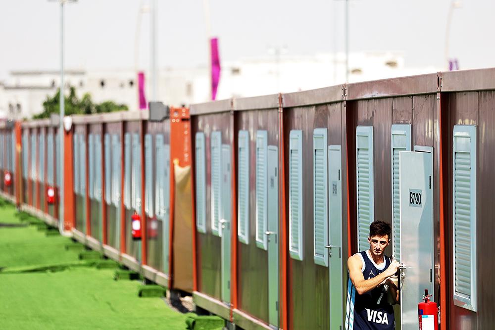 [图集]从决赛场地到集装箱球迷村，看卡塔尔世界杯的“中国基建”(5)
