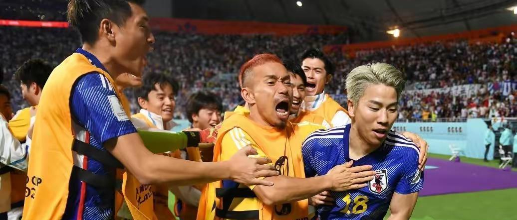逆转的日本队，像极了中超联赛中的河南建业，教科书反击令人信服(1)