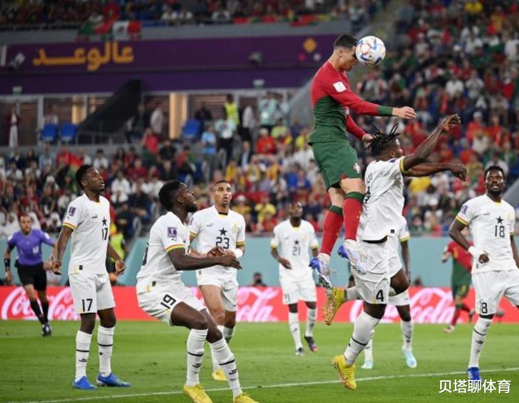 葡萄牙3-2诞生世界名画：C罗进球激情庆祝，梅西眼神致敬历史最佳(3)