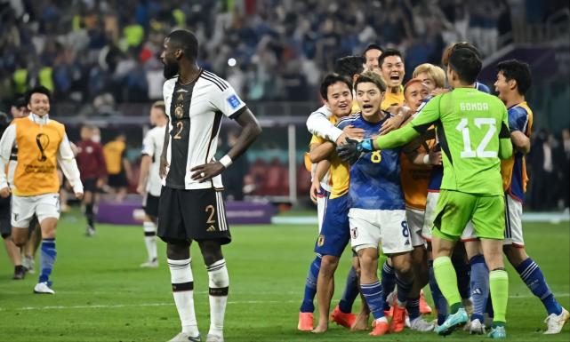 欧洲球员有多傲慢？法国球星不信德国输日本，德后卫解释侮辱动作(3)