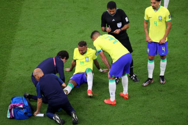 内马尔受伤球迷盼他断腿 巴西配不上他的足球？(1)