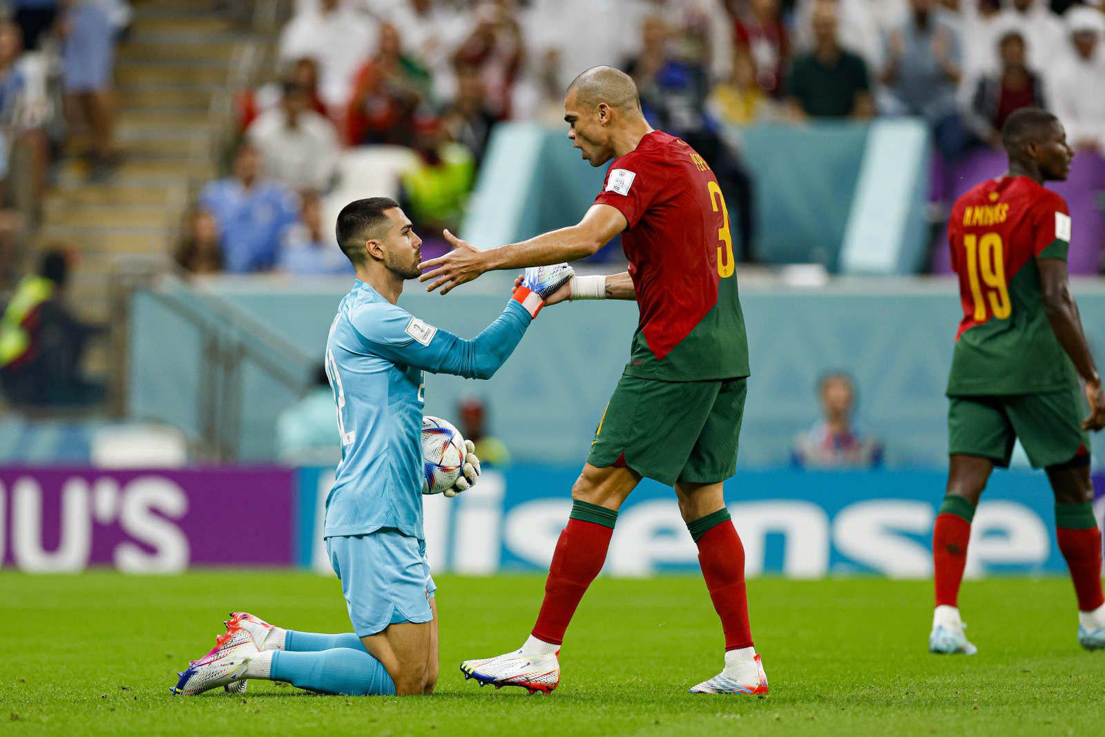 C罗的鼓励让他备受鼓舞，本轮世界杯表现封神，力助葡萄牙完胜(2)