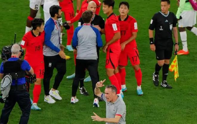 吃红牌后果很严重，韩国队主教练将不能参加下场韩国队对阵葡萄牙之战的指导(1)