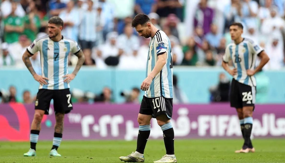 再见梅西，再见阿根廷！败人品的球队将无一幸免，卫冕魔咒终被破(4)