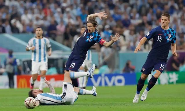 【世界杯】梅西传射 曼城前锋2球 阿根廷3比0进决赛(29)