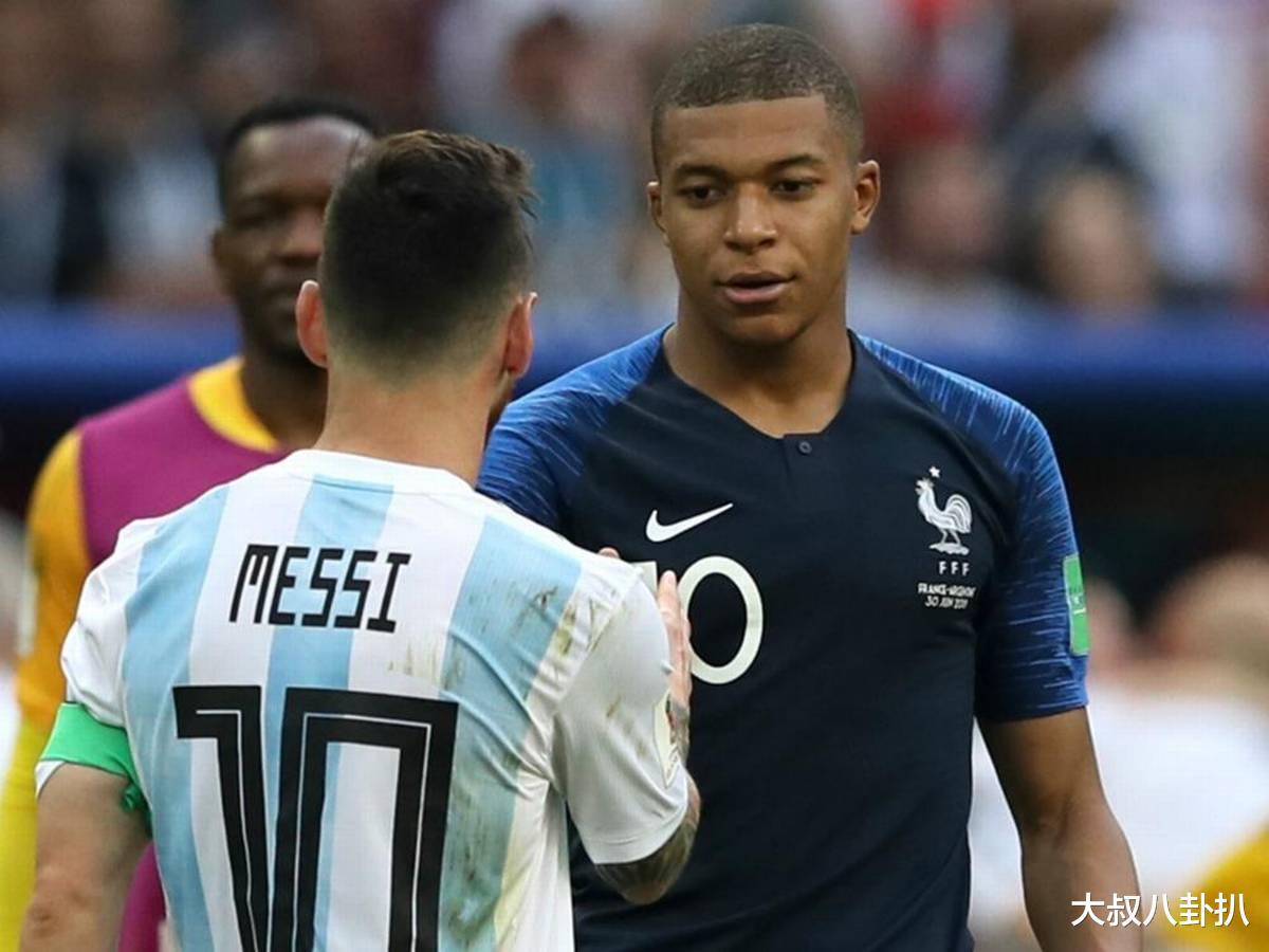 法国球迷吃相难看，当值主裁判据理论争，阿根廷球迷展开反击！