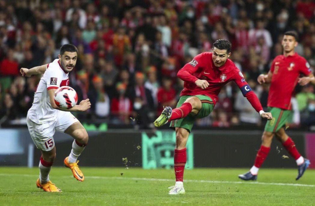 葡萄牙巨星前往沙特踢球，一错再错自断后路，这属于他的告别(3)