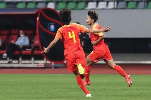 中国女足出征亚洲杯，有压力有期待，祝姑娘们凯旋