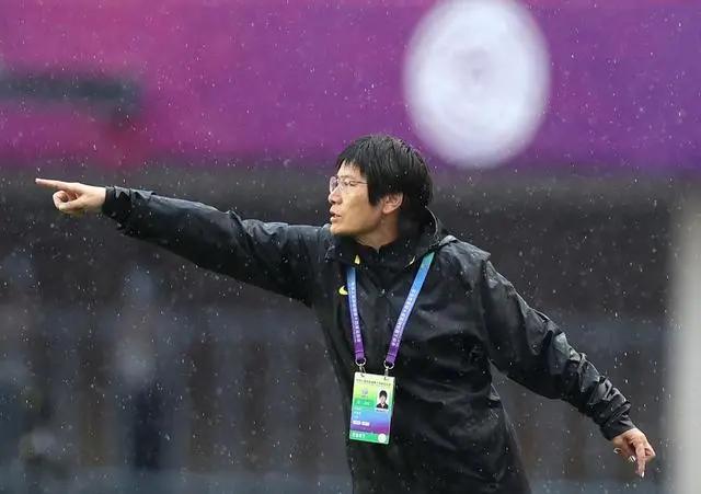 中国女足出征亚洲杯，有压力有期待，祝姑娘们凯旋(2)