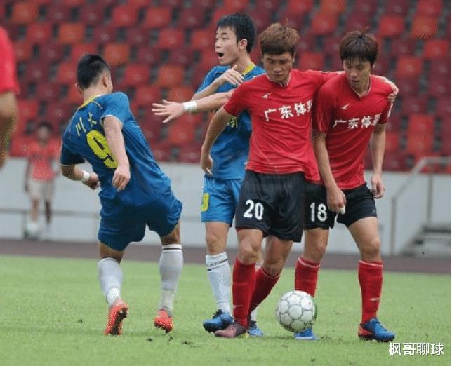 中国足球再现神操作！中乙限制31岁球员参赛数量，球迷痛批足协(3)
