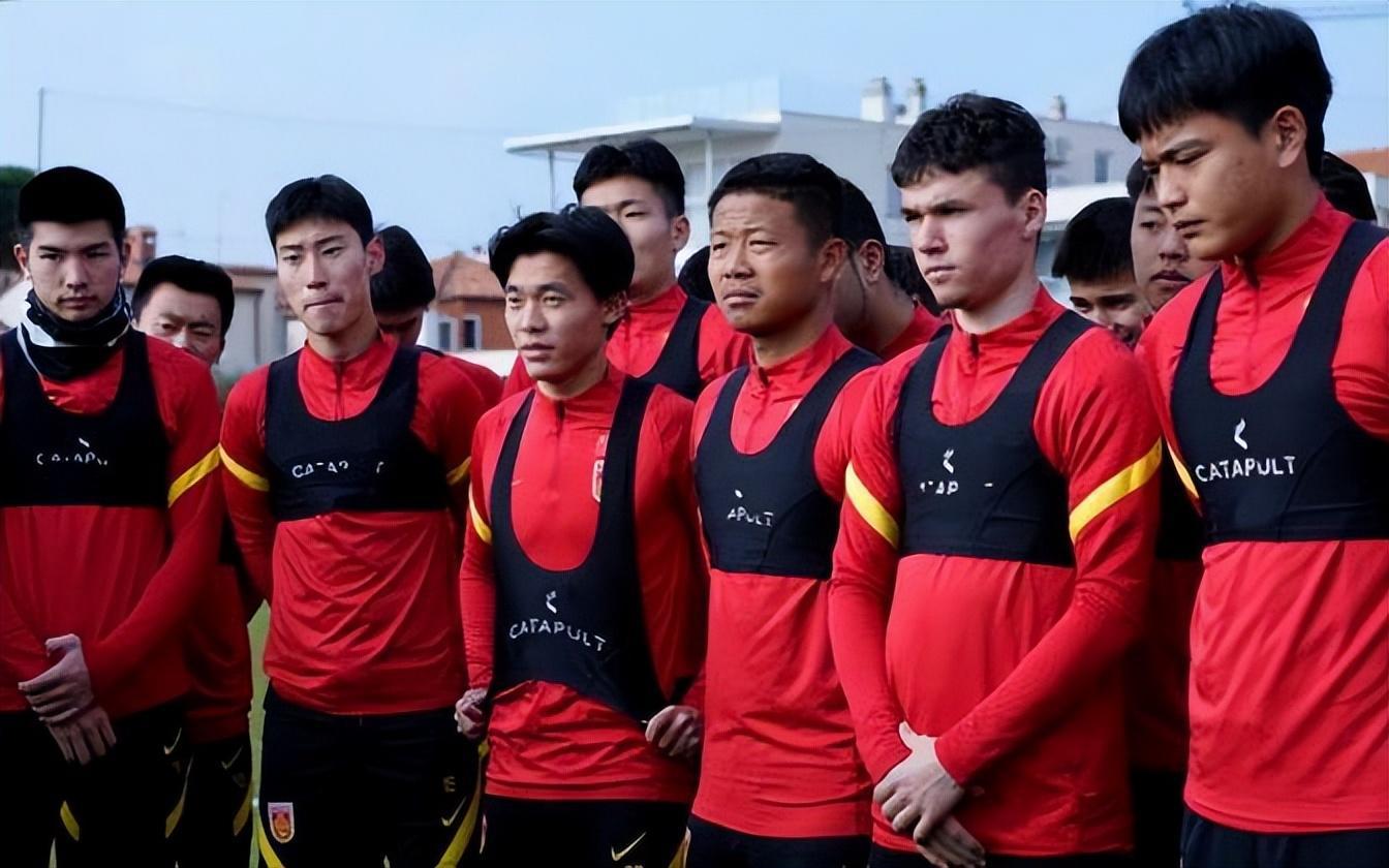 U20国足已抵达乌兹别克斯坦展开训练 何小珂或成为奇兵来助阵(3)