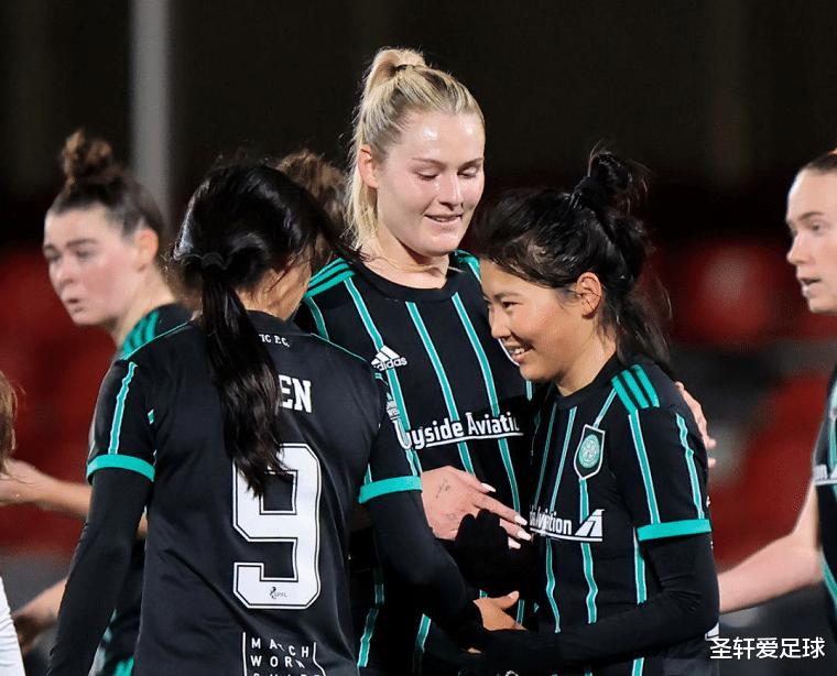 伟大7-0！中国女足双子星征服欧洲：同台竞技+狂轰2球，球迷嗨了(2)