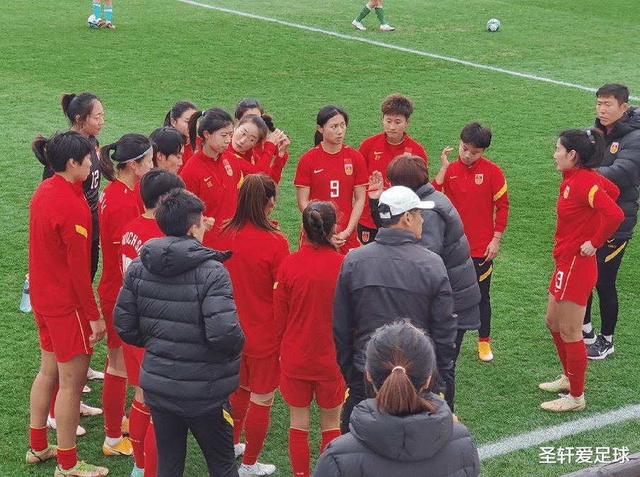 伟大7-0！中国女足双子星征服欧洲：同台竞技+狂轰2球，球迷嗨了(5)