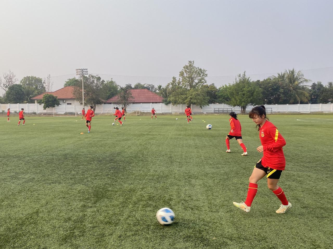 就是不直播，.........
老挝U-20女足亚洲杯预选赛第一阶段比赛。
.3(8)