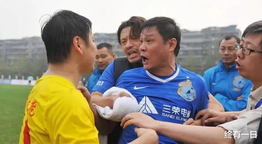 杨晨在拯救中国足球，不像程序员、李铁那样的蛀虫！(1)