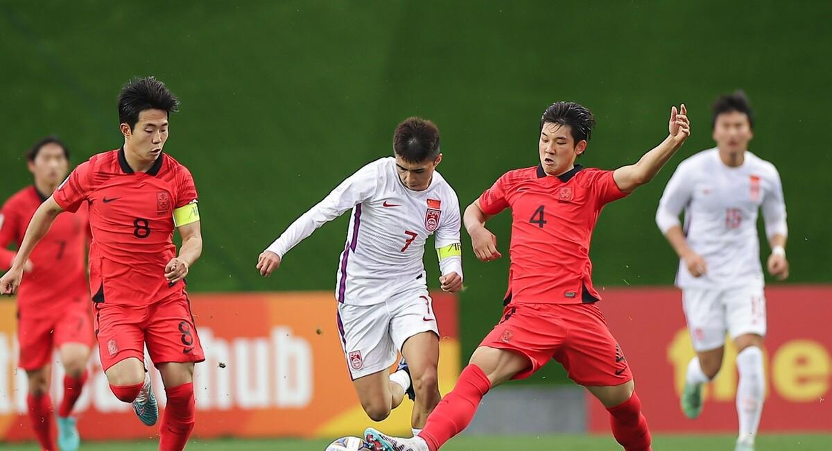 韩国队获争议点球！李昊未能救主，U20国足被对手扳平比分(1)