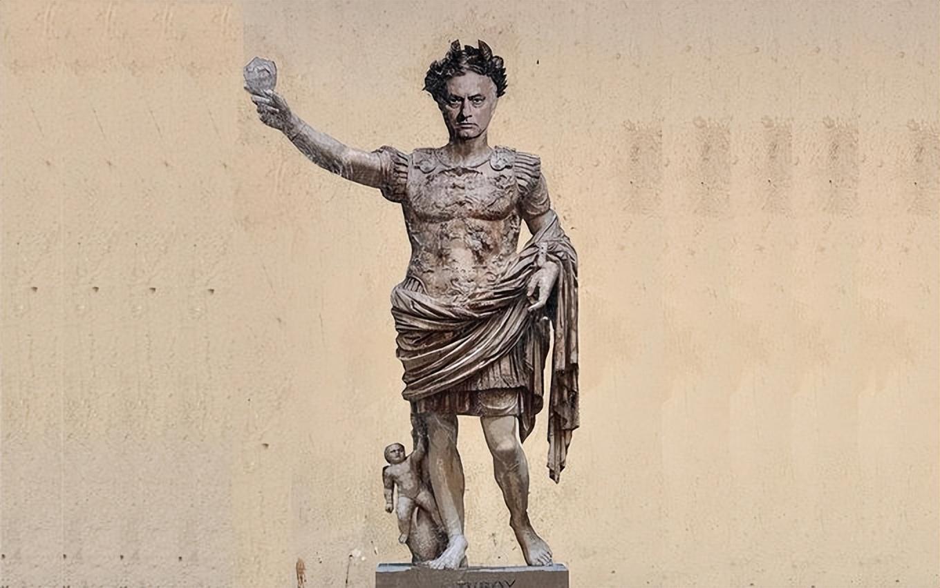 帅！穆里尼奥被画成“凯撒”模样！狂人让罗马找到巴蒂时代的风采(1)