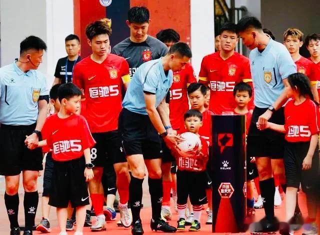广州队0-1负于苏州东吴，中甲前三轮比赛都是主场作战，2平1负，进1球丢两球，目
