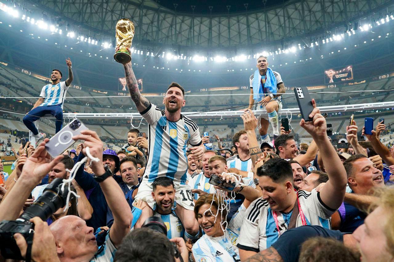 劳伦斯官方：#阿根廷队获劳伦斯最佳团队# 劳伦斯官方评语：“阿根廷男子足球队获得(2)