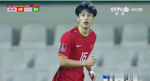国脚巴顿27岁才首秀，中国男足国家队前些年发生了什么(1)