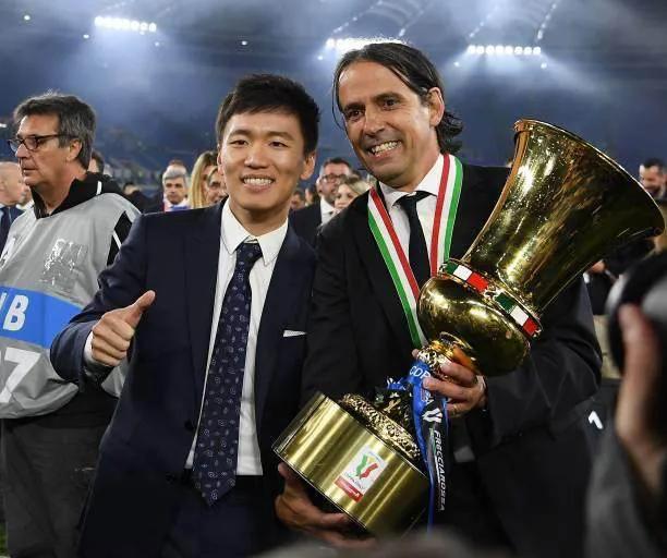 国际米兰卫冕意大利杯冠军，这个赛季已经是相当成功了，不仅很经济地拿到了能拿的两个(2)